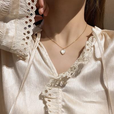 China Romantic Vershal B-10 Vintage 18K Gold Plated Pendant Necklace Shell Heart Shape Necklace For Women Jewelry for sale