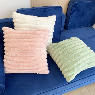 China Cute Comfortable Air Permeable Faux Fur Pillow Cover for sale