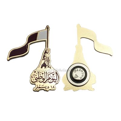 China Gold Qatar Flag Souvenir China National Day Qatar Magnetic Lapel Pin for sale