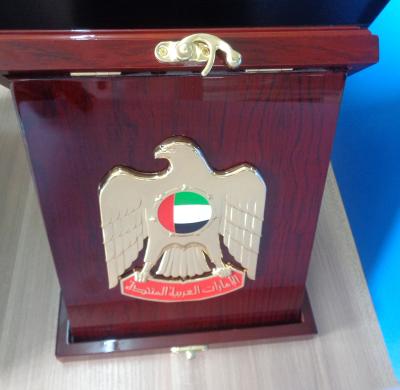 China UAE Flag World Souvenir Metal Plaque With Trophy Wooden Box for sale