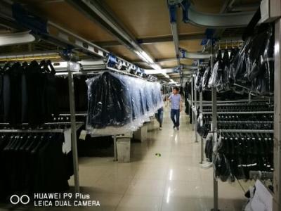 中国 倉庫Ssの縦のコンベヤーの衣服の掛かるシステム 販売のため