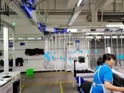 China Van de opslagsystemen van de Veiricaltransportband Hand Multilayer het Kledingstuk Hangend Systeem Te koop