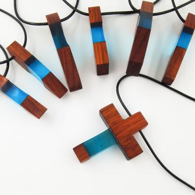 China Vintage and Handmade Wood Resin Pendant for Garment Accessories New Design Resin Opens Resin Wood Necklace for Women's Gift for sale