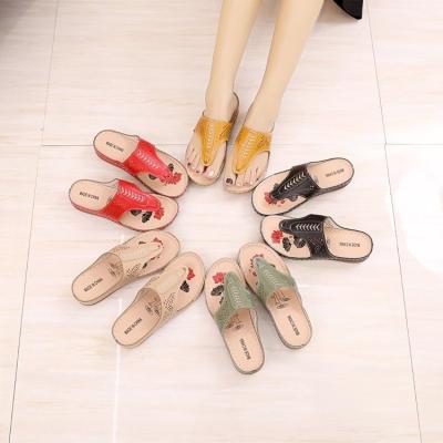 China New Women Fashion Trend Women PU Flip Flops Slippers Flat Casual Shoes Beach Slippers Sandals for sale