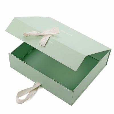 China Handmade Custom Foldable Green Art Paper Cardboard Gift Box With Ribbon for sale