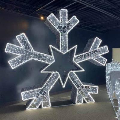 China Static Or Glitter Design Unique Wholesale Outdoor Christmas Stand Snowflake Decorations for sale