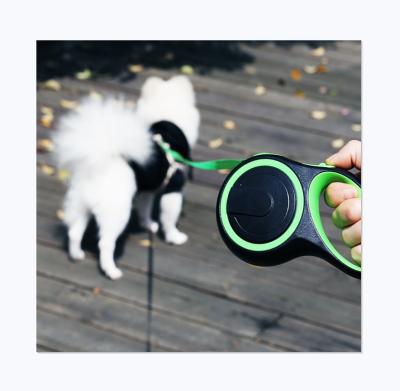 China Hot Selling New Design Dog Auto Traction Detachable Rope Pet Retractable Leash for sale