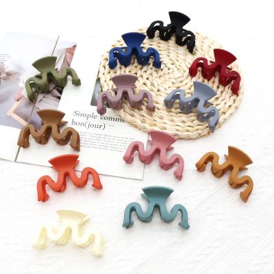 China 2022 New Arrival Decoration M-Shape Wave Matt Plastic Hair Claw Clips Hair Clamp Accessories For Women for sale