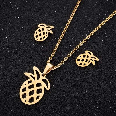 China 2021 Hot Selling Cute CLASSIC Pineapple Charm Necklace Jewelry Earring And Necklace Sets for sale