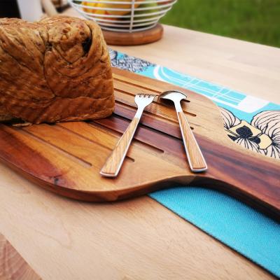 China Kthick Sustainable Acacia Wooden Cutting Board Chopper Serving Board With Handle for sale