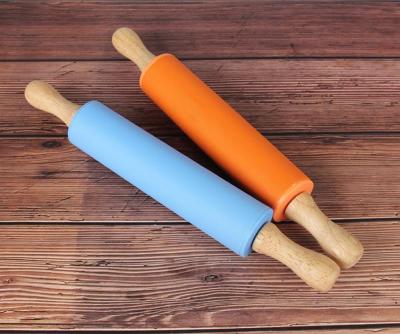 China Baking Tools Food Grade Kitchen Utensil Tool Silicone Baking Pin with Wooden Hand and Nonstick Surface for sale