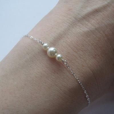 China Simple Bohemian White Brilliant Pearl Bangle Bracelet Bead Bangle Bracelet For Women for sale