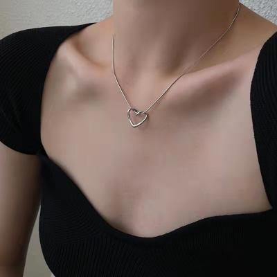 China Europe and America fashion necklace for women heart hollow choker necklace pendant engagement jewelry for sale