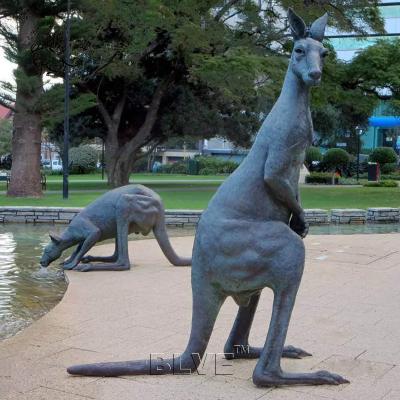 China Bronze Kangaroo Sculptures Garden Casting Metal Animal Garden Statue Molds Life Size Australia Outdoor Large for sale