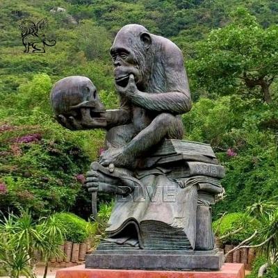 China Bronze Gorilla Sculpture Life Size Bronze Apes Sculpture Darwin Outdoor Park School for sale