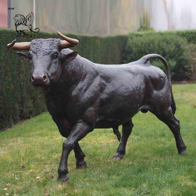 China Bronze Metal Bull Sculpture Life Size Garden Cattle Statue Copper Custom Outdoor Decorative for sale