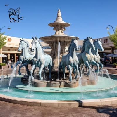 China Estatuas de caballos de bronce de tamaño natural Fuente de agua Fuentes de mármol grandes al aire libre Decoración de jardín cuadrado personalizado en venta