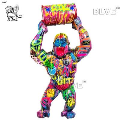 China Colour Spraying Resin Gorilla Sculpture Life Size Fiberglass Cartoon Statues for sale