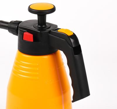 China Manual garden sprayer 2 liters, great for all your garden spraying and plant maintenance needs for sale