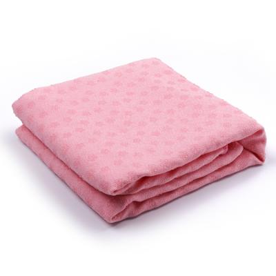 China Durable Anti Slip 550gsm Microfiber Fabric Suede High Quality Yoga Towel for sale