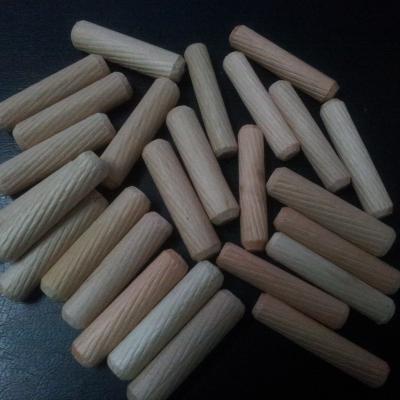 China Traditional Solid Birch Wood Dowels Diagonal Grooved 10x60mm for sale