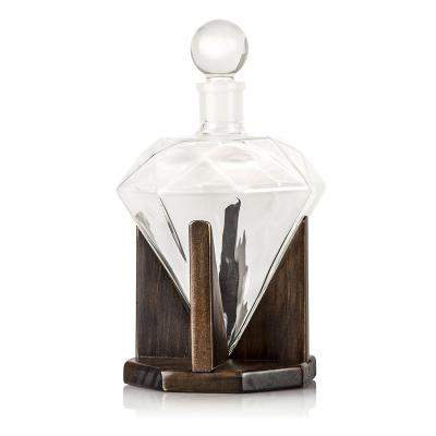 China 1000ml Glass Diamond Whiskey Glass Decanter Disposable Decanter With Low Color Box Wooden Package for sale