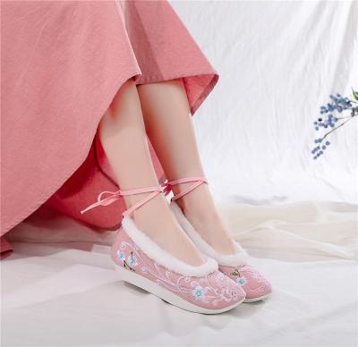 China Cotton Hanfu Shoes Women Chinese Traditional Ancient Inside Heighten Flat Shoes Embroidery Wedding Shoes For Women for sale