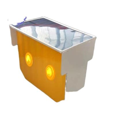 China Solar synchronous flashing GPS sequential synchronous flashing solar led guardrail light safety warning lamps for sale