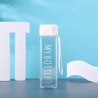 China Sustainable Portable Transparent Hot Selling 500ml Plastic Water Bottle 500ml With Wooden Lid Square Clear Water Bottle 17oz for sale