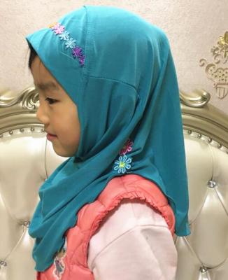 China Muslim Girl Hijab Girl Beautiful Flowers Polyester Small 2 To 7 Years Hijab Hats Scarf XDH041 for sale