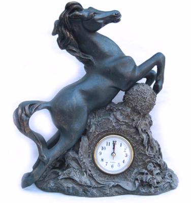 China Cheap Decorative Antique Calendars Horse Shape Polyresin Table Clock for sale