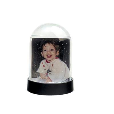 China Europe China wholesale customized plastic snow globe with picture photo frame insert for sale