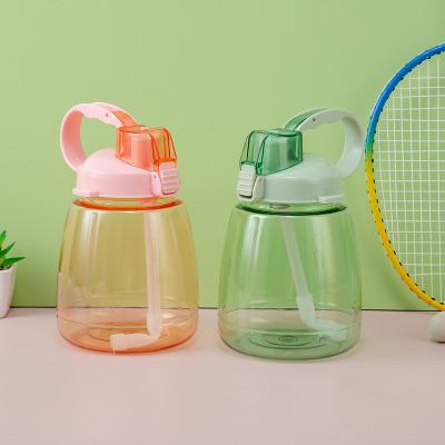 China 1500ml Large Capacity Sustainable Plastic Water Bottle With Straw And Shoulder Strap for sale