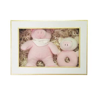 China Gift Customized Lovely Logo Design Baby Toy Pink Knit Pig With Rattle With Window Box As A Gift Set for sale