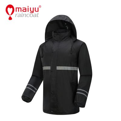 China Bachelorette Rainwear Polyester Mens Raincoat Rain Jacket Men With Reflective Tape for sale