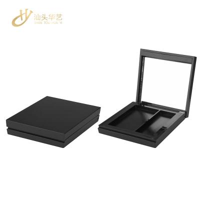 China Customizable Unique Recycled Materials HUAYI Sungpower Eyeshadow Makeup Case Black Pigmented Luxury Magnetic Eyeshadow Palettes Square Container for sale