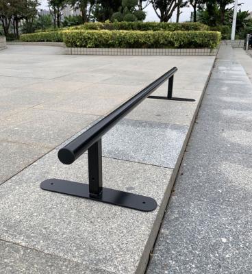 China Adjustable Or Fixed Round Skate Grind Rails For Snowboarding Skateboarding for sale