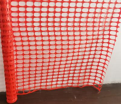 China Diâmetro de furo 100*40mm 100% cercas de segurança plásticas alaranjadas Safety Barrier Netting do HDPE à venda