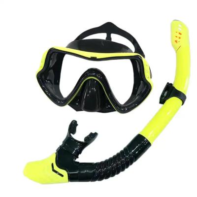 China Conjunto de buceo para adultos de alta calidad con válvula de purga de vidrio recubierta de niebla y pieza de boca de silicio anti-espuma en venta