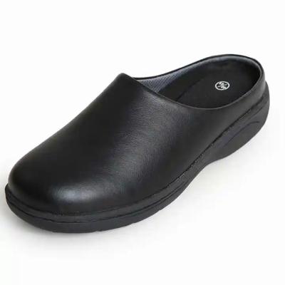 China Calzado de enfermería ligero negro sin resbalones Y sola de goma Zapatillas impermeables de cuero de vaca en venta