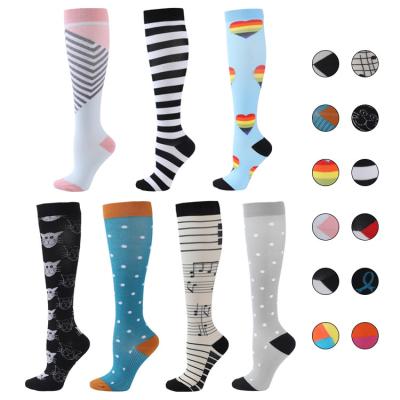 China Comlor Calcetines de ciclismo OEM breathable custom socks striped medical sports socks nurse compression socks for sale