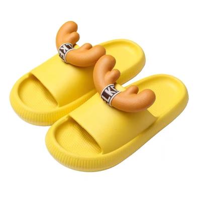 China Cushioning 2022 Woman Man Bedroom Outdoor Thick Beach Slippers Cushion Slides Sandal Girl for sale