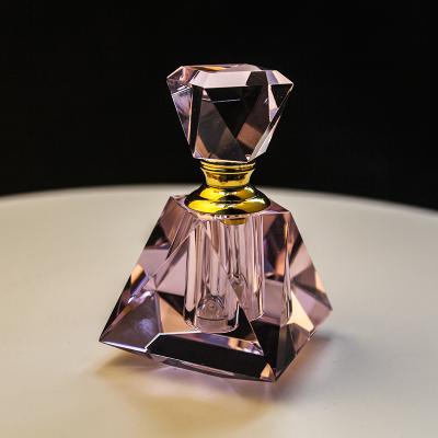 China Europe Vintage Styles Luxury 3Ml Pyramid Shape Crystal Perfume Bottles Pink Home Decoration Bottle Wedding Favors Valentine Gift for sale