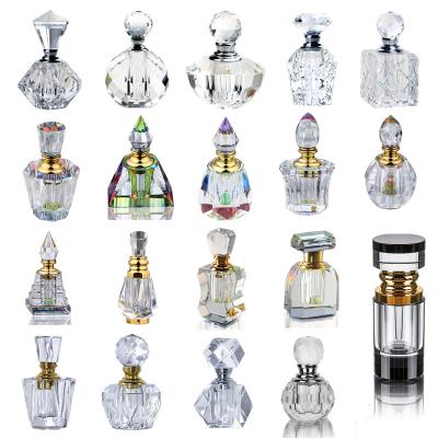 China Feng Shui 21 Styles Vintage Perfume Bottles Crystal Empty Refillable Home Table Decoration Bottle Wedding Favors for sale