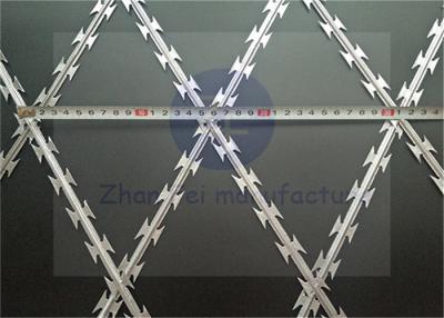 China 2.5mm wire diameter 75x150mm Diamond Hole Welded Razor Wire Mesh Fence for sale