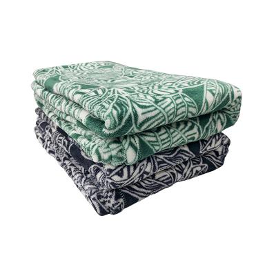 China Sustainable Custom Pet Blankets for Fall and Winter Comfort and Warmth for sale