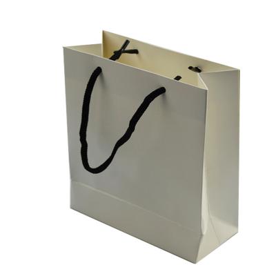 China Reused Materials Custom Logo Printing Paper Shopping Bags for Clothing Carrier Gift Bag Packaging Supplier for sale