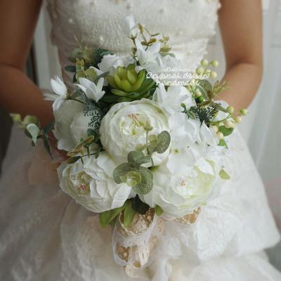 China Wedding 2021 White Color Bride Attendance Wedding Bouquet For Romance Wedding Church for sale