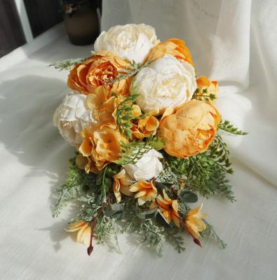 China 2021 Orange Wedding Color Bride Attendance Bouquet For Romance Wedding Church for sale