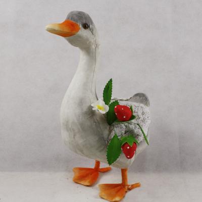 China Handcrafted manufacturer directly sells the latest style of indoor and outdoor decorative Easter goose for sale